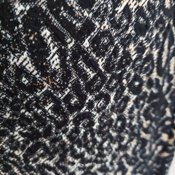 Worthington leopard skirt size XL. 60% polyester, 37% cotton,3% spandex - Picture 3 of 4